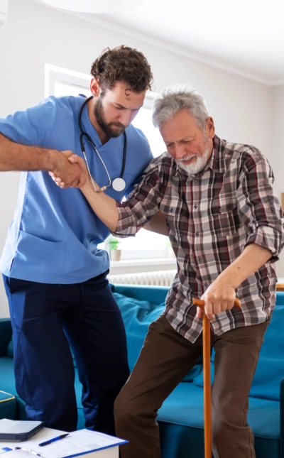 Pfleger mit Patient